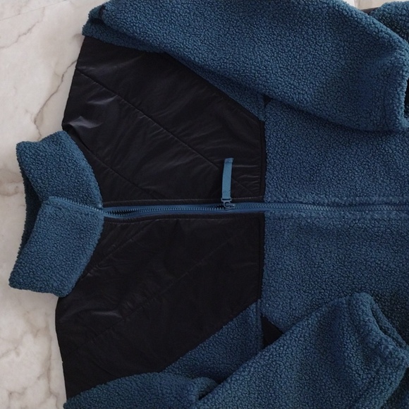 Columbia fleece jacket. - Picture 2 of 10